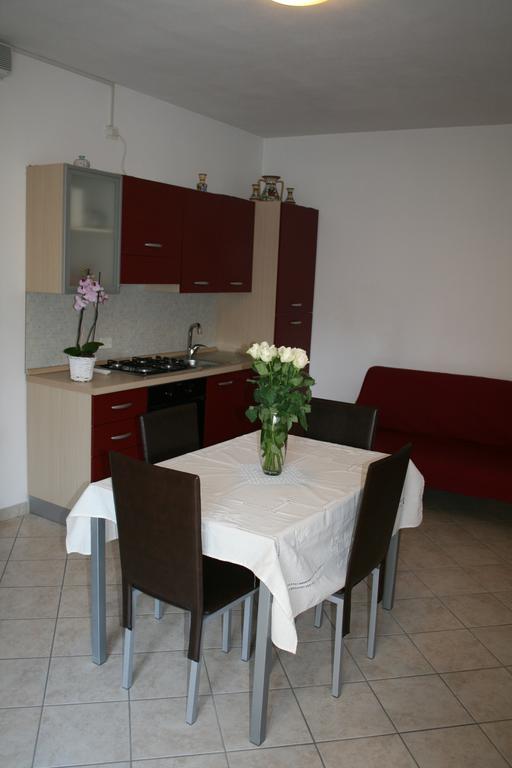 Alma Apartment Sirmione Eksteriør bilde